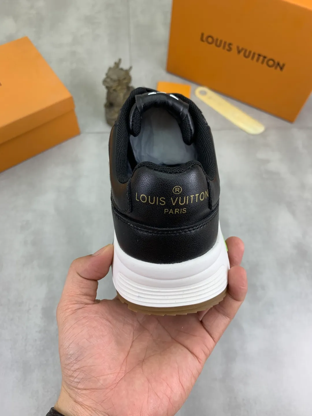 Men's Men's Shoes 💰P440💰【New Style】Yangli🆘 💭💭New model launched【LOUlS VUlTTON】Louis Vuitton's new low-top men's shoes, high quality, support inspection! This style comes from Italy with a variety of styles, very energetic and creative, giving people a comfortable and atmospheric visual impact❗Synchronization, the upper is made of silk calfskin with original LV, imported soft sheepskin lining🐑Purely hand-stitched; LV original rubber outsole 2️⃣color options available Size: 38~44